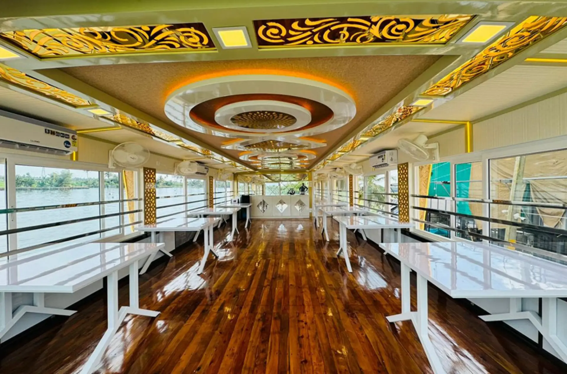 Complete Kerala Couple Vacation with Munnar & Alleppey
